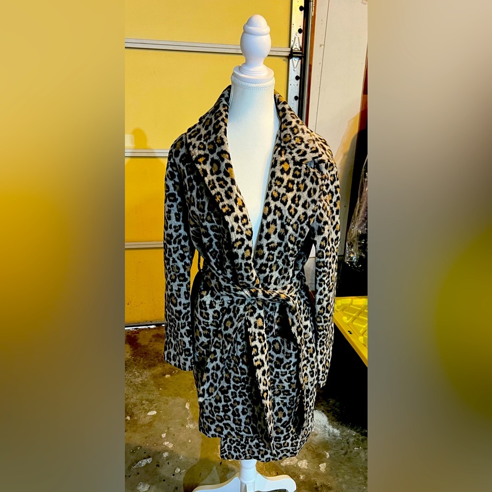 Cupcakes & Cashmere Spotted Coat. Great Fabric. NWT. Size Small.